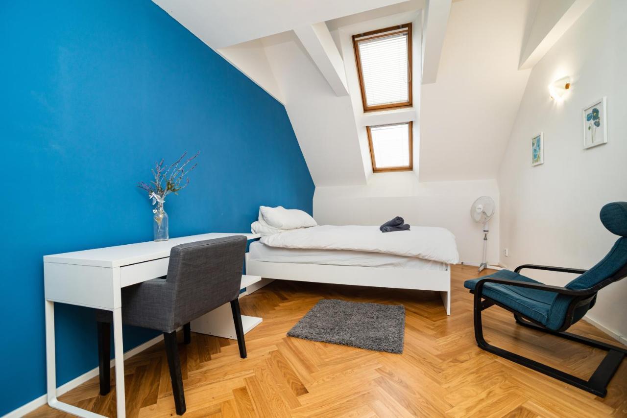 Central, Spacious, Modern 5 Bedrm Duplex W/Balcony Prague Exterior photo