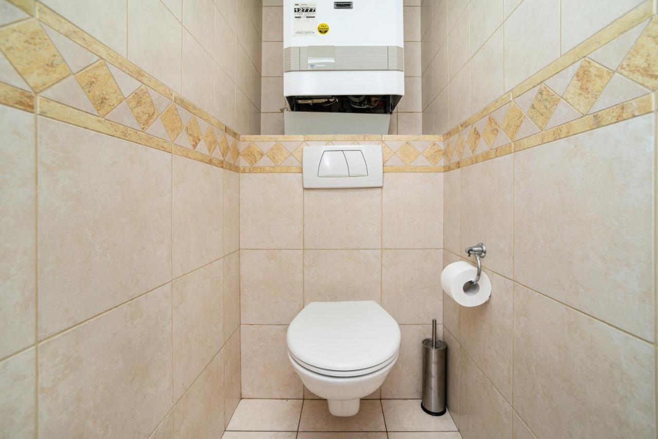 Central, Spacious, Modern 5 Bedrm Duplex W/Balcony Prague Exterior photo